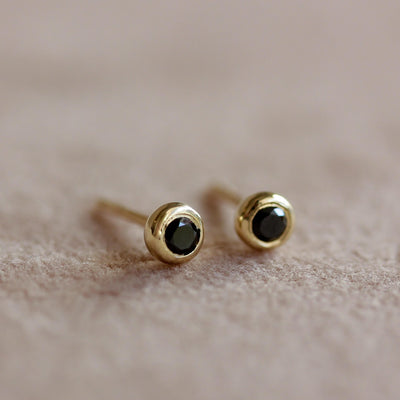 עגילי וונדי קטנים יהלומים שחורים זהב 14K Earrings 