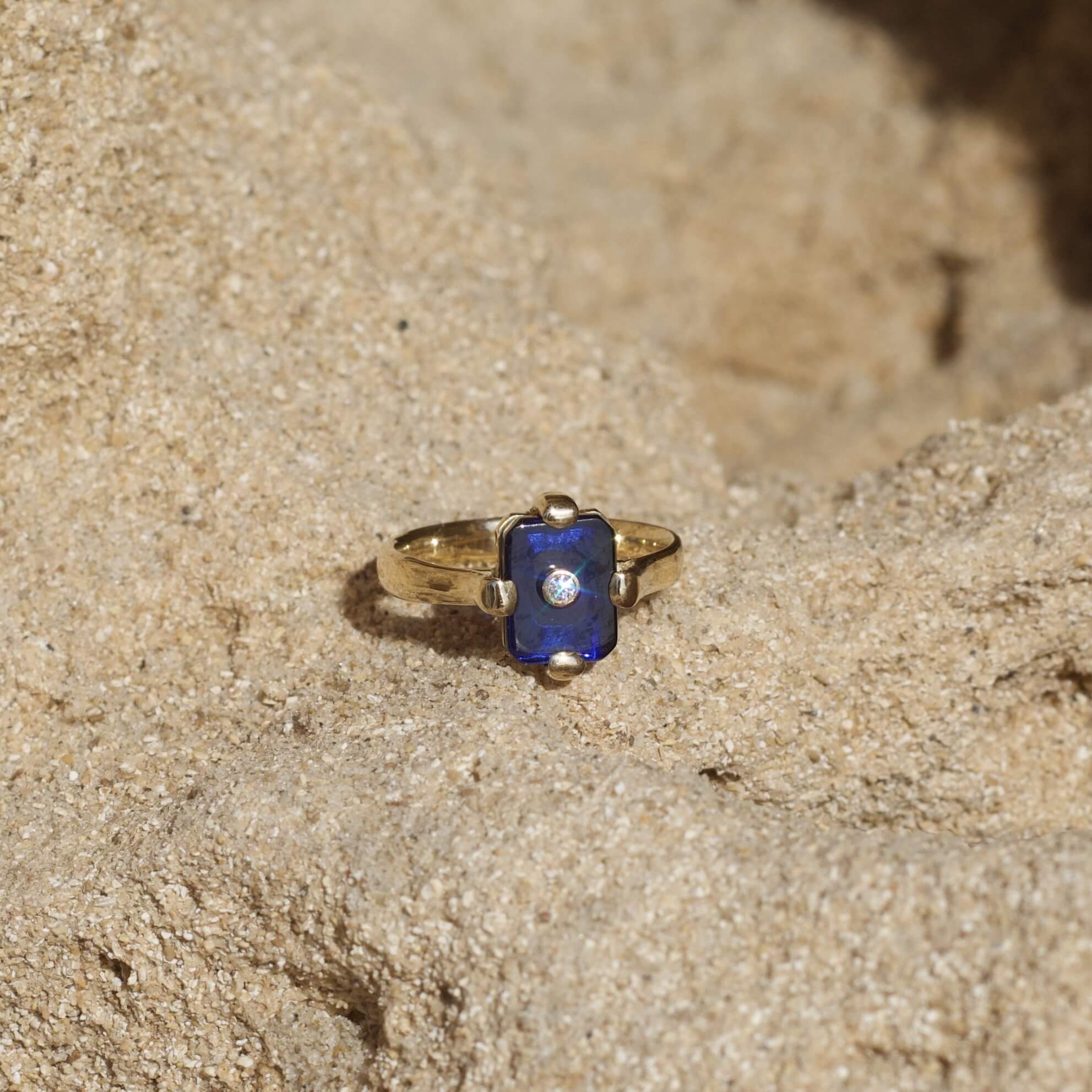 טבעות עם אבן כחולה