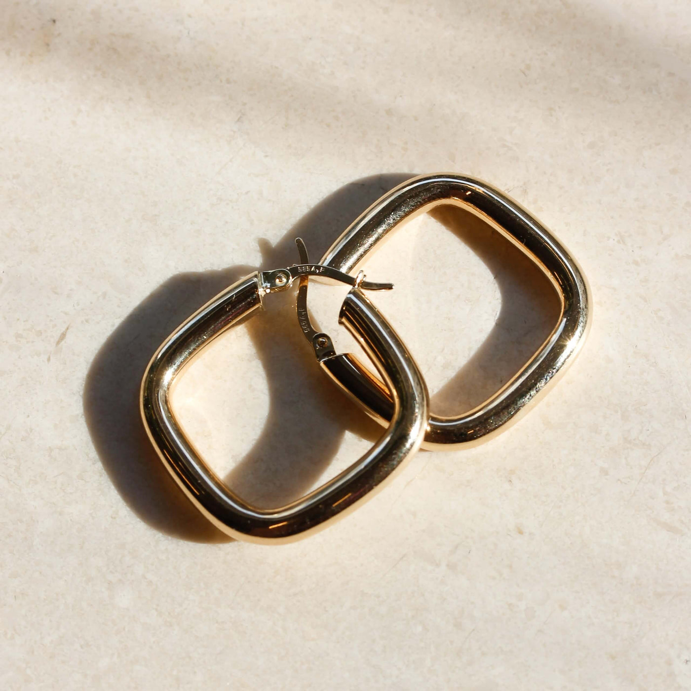 עגילי חישוק דונה מרובע גדול זהב 14K