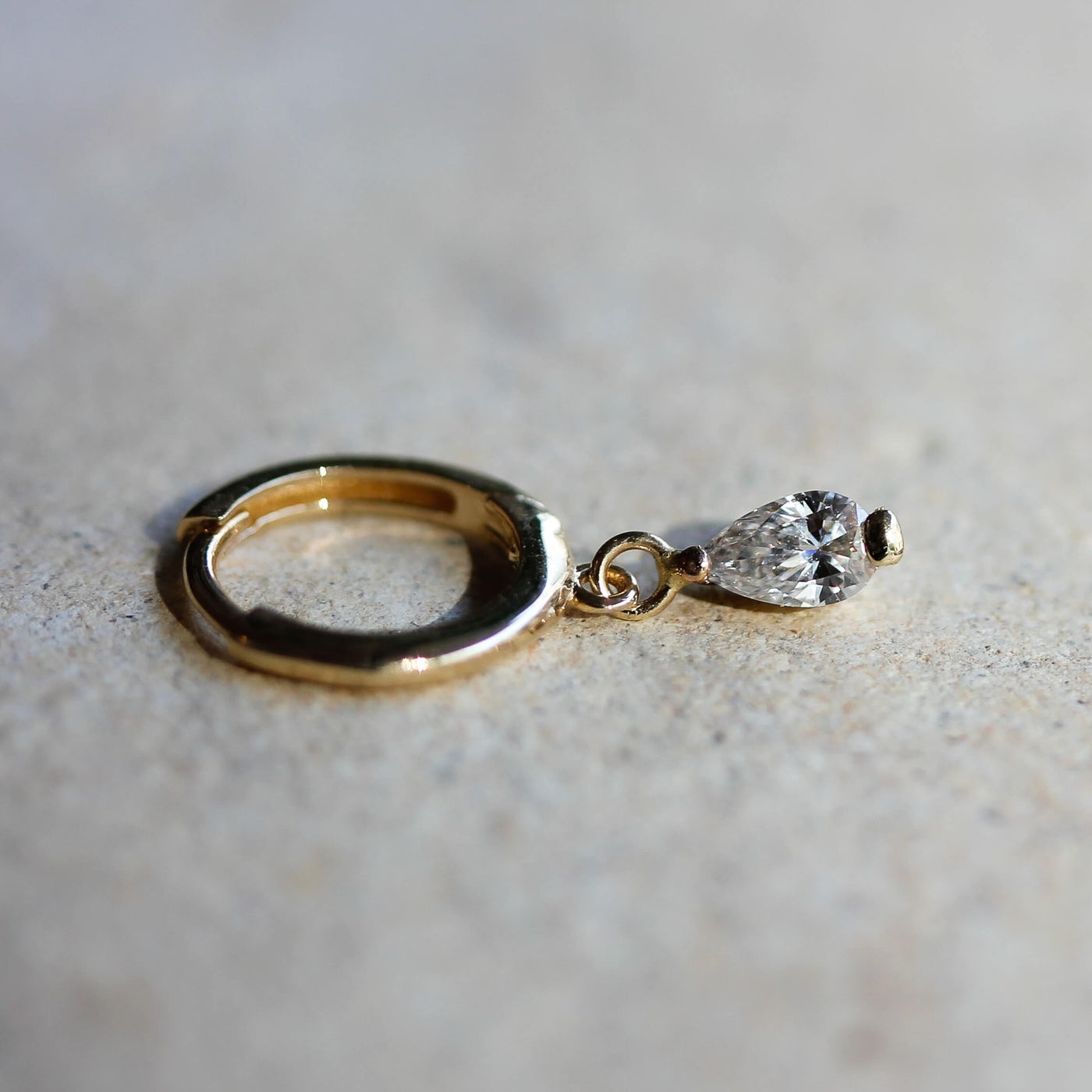 עגיל חישוק קלי אואזיס יהלום מעבדה זהב 14K