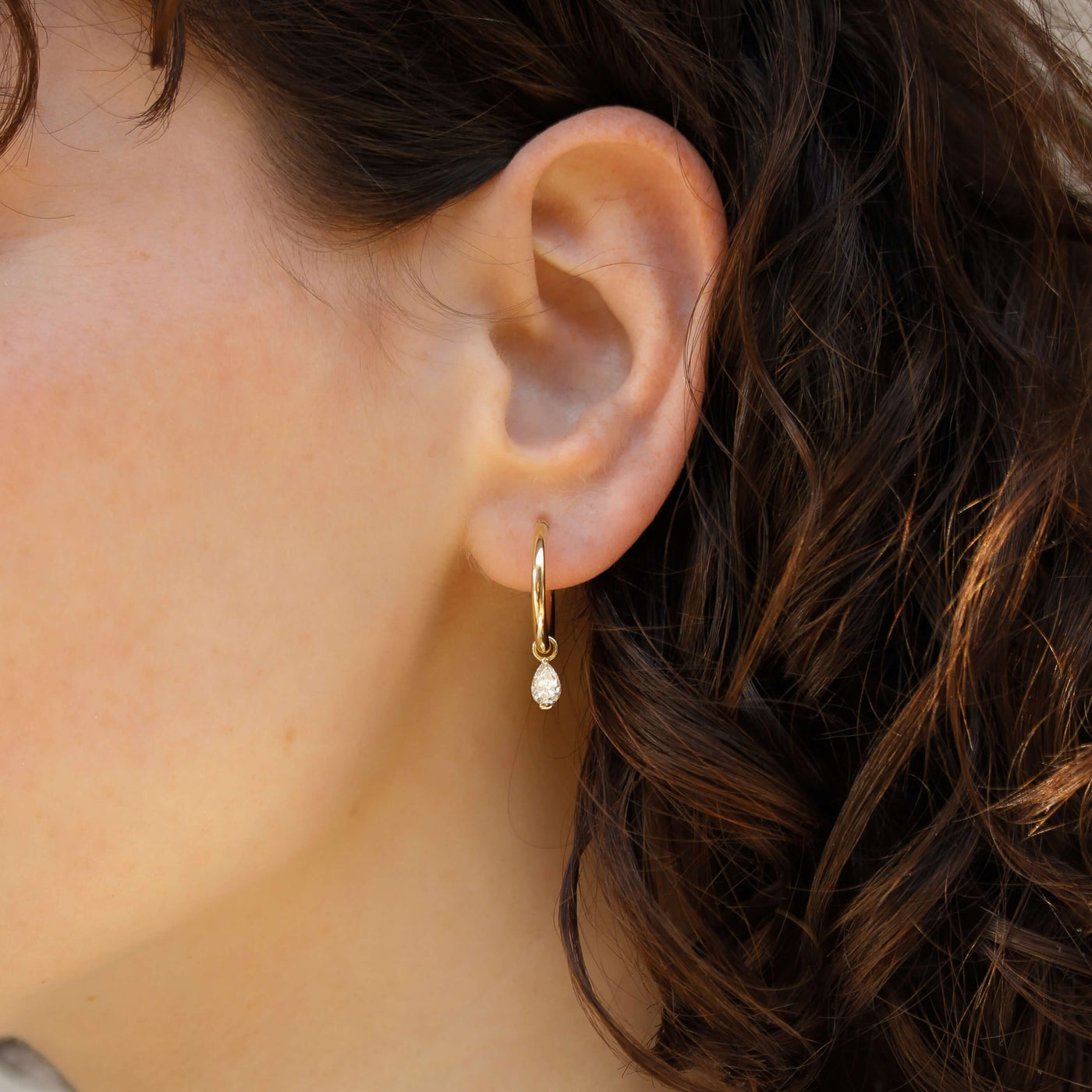 עגילי חישוק גדול סהרה יהלום מעבדה 14K Earrings