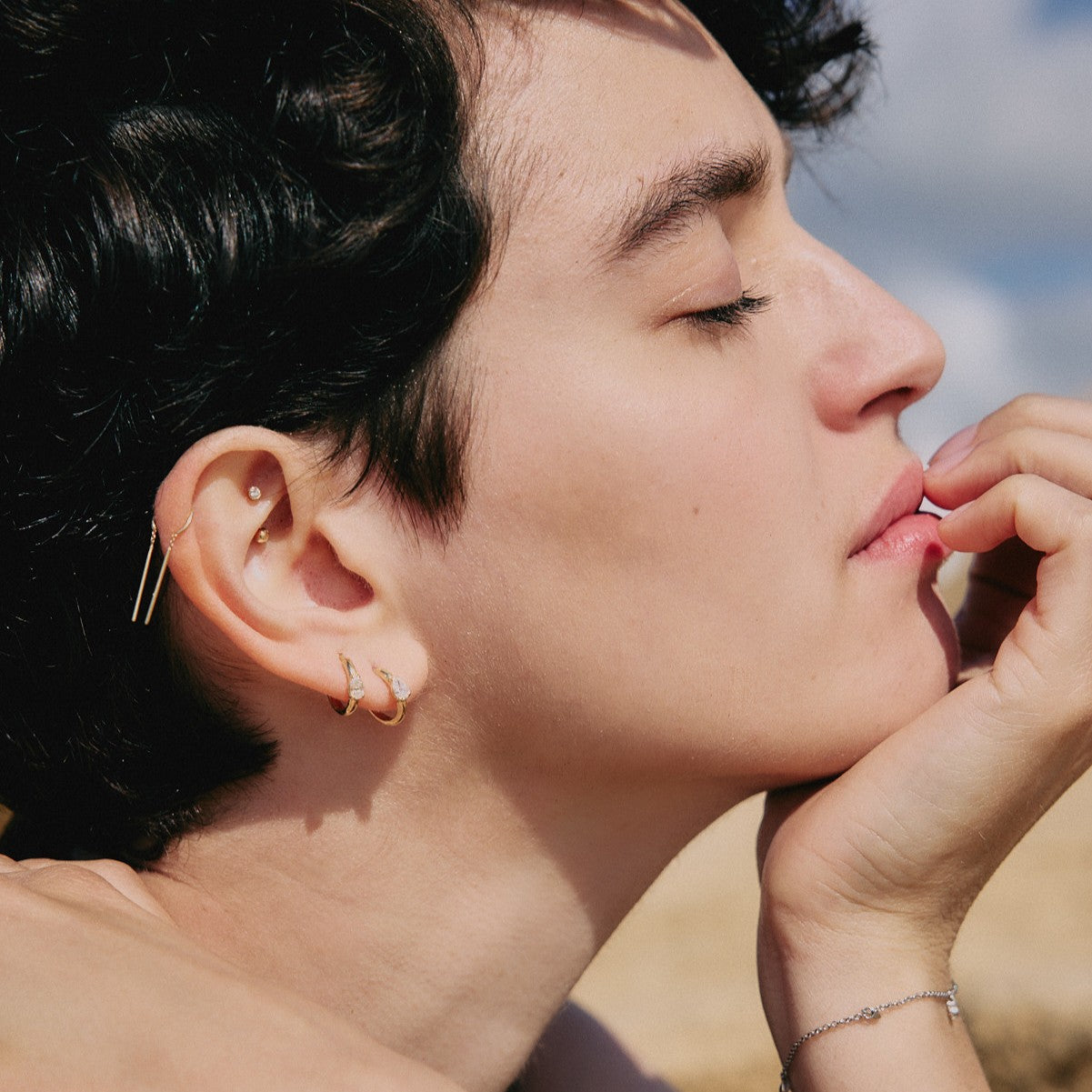 עגילי חישוק אואזיס חלק זהב 14K Earrings