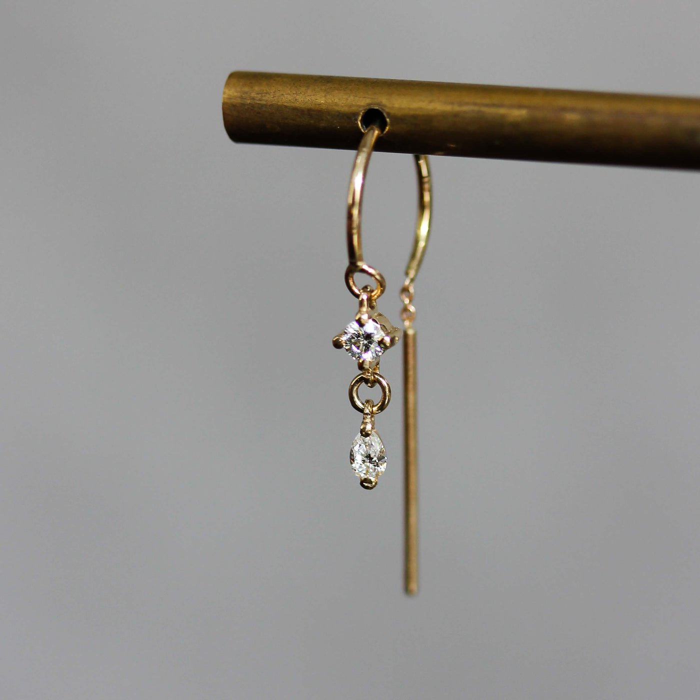 עגילי חישוק אואזיס קטן יהלומי מעבדה זהב 14K Earrings