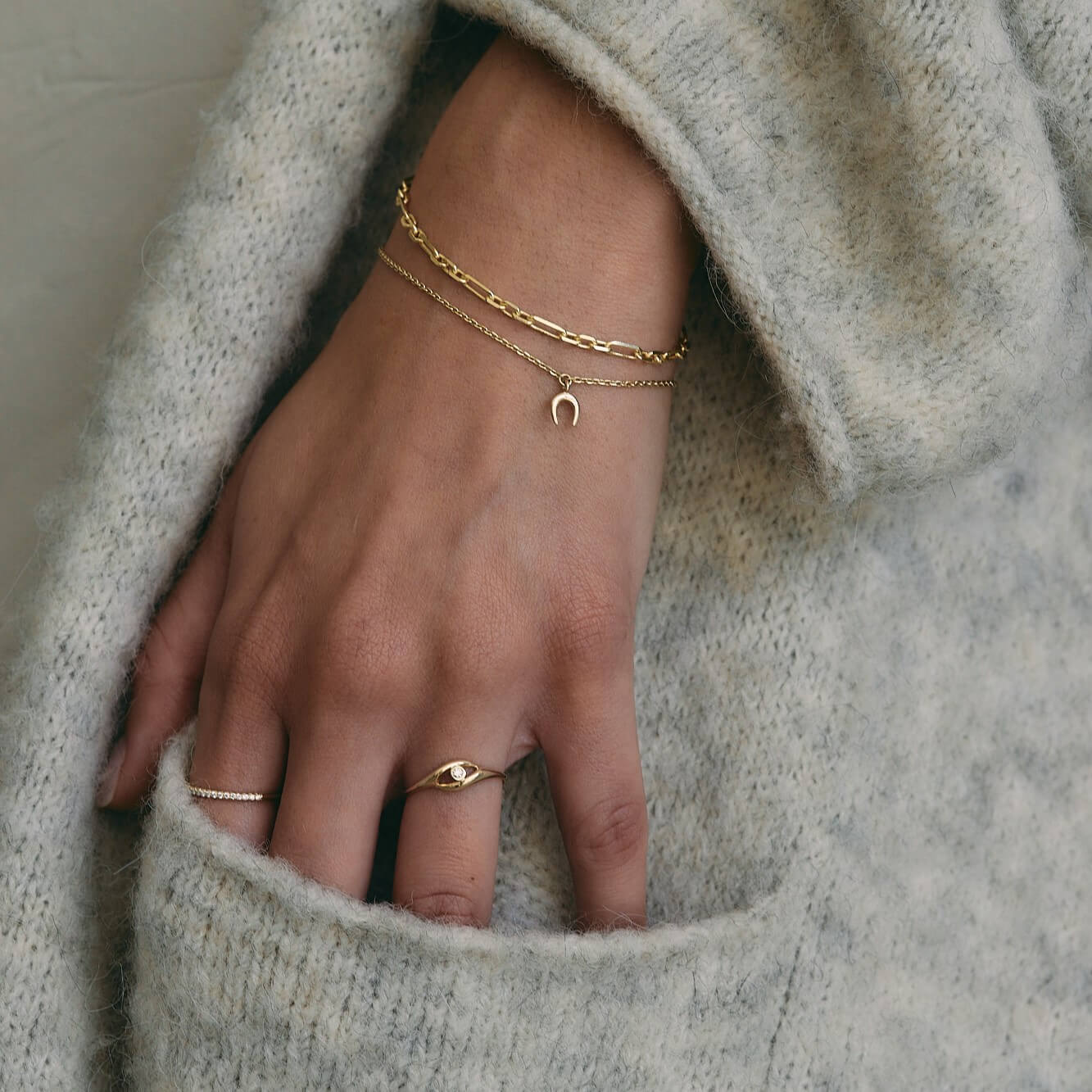 תליון פרסה קטן 14K Bracelets