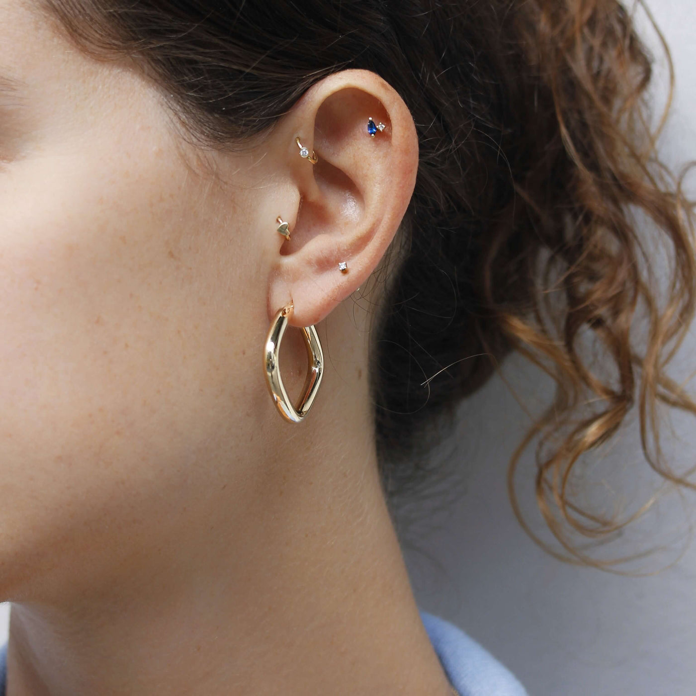 עגילי חישוק דונה מרובע גדול זהב 14K