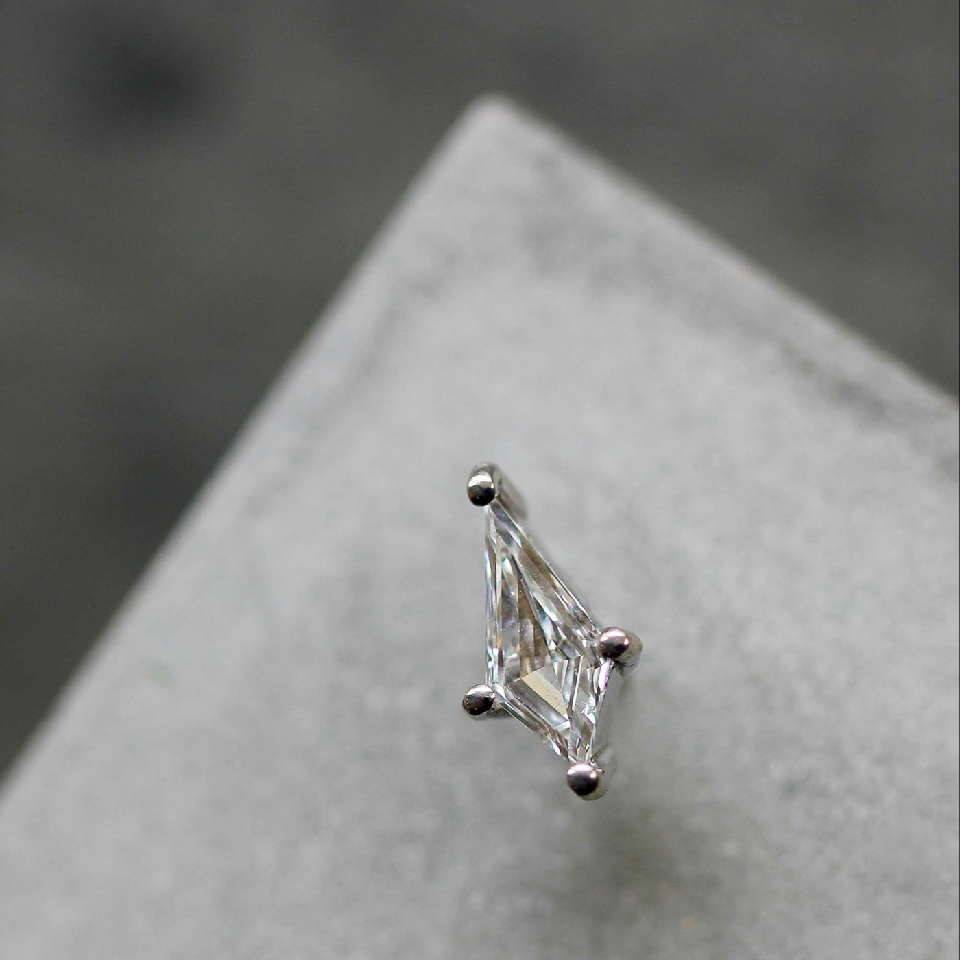 עגילי ויק 0.36 יהלומים לבנים מעבדה זהב 14K Earrings