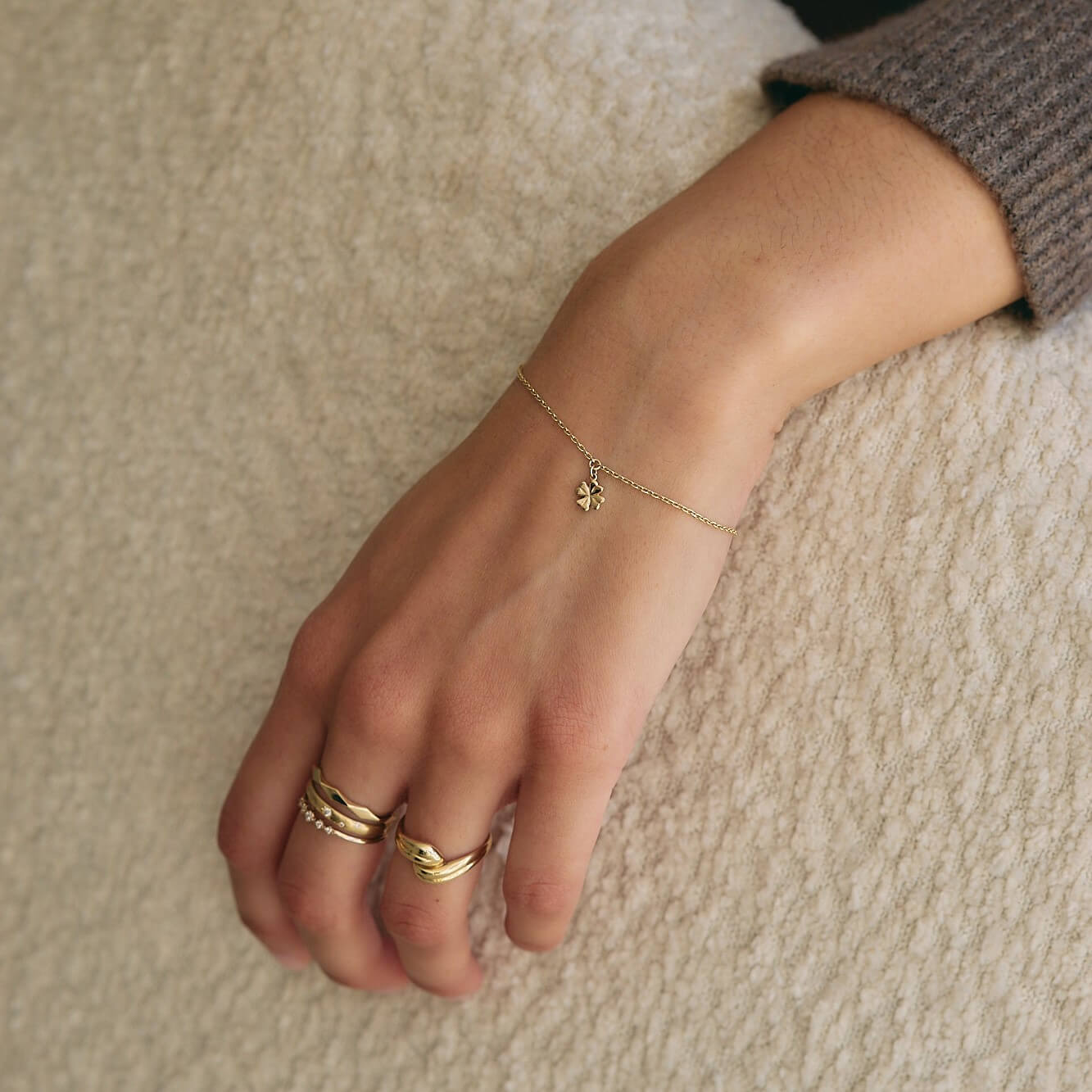 תליון תלתן טייני זהב 14K Bracelets