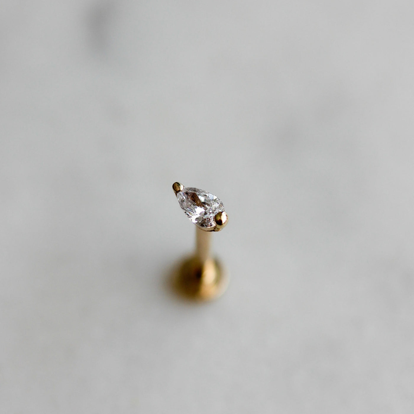עגיל פירסינג סהרה קטן יהלום מעבדה זהב 14K Earrings