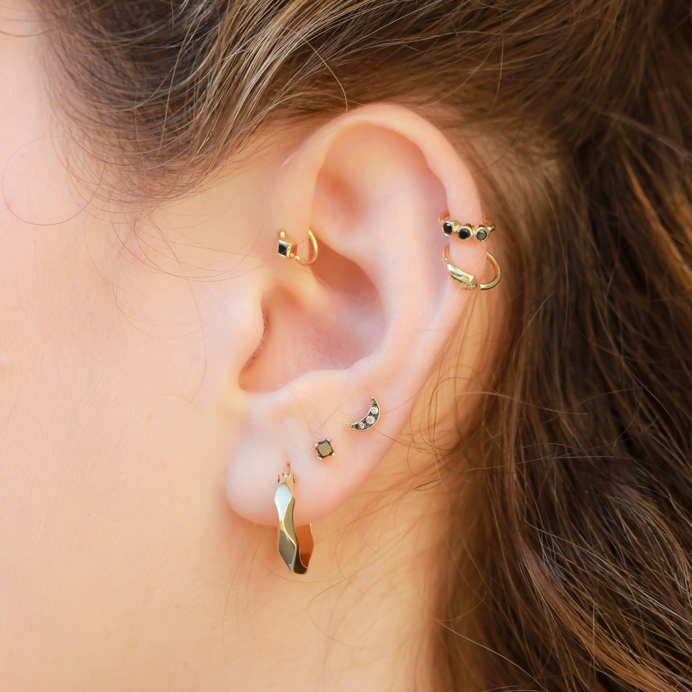עגיל חישוק פירסינג גאיה יהלומים שחורים זהב 14K Earrings 