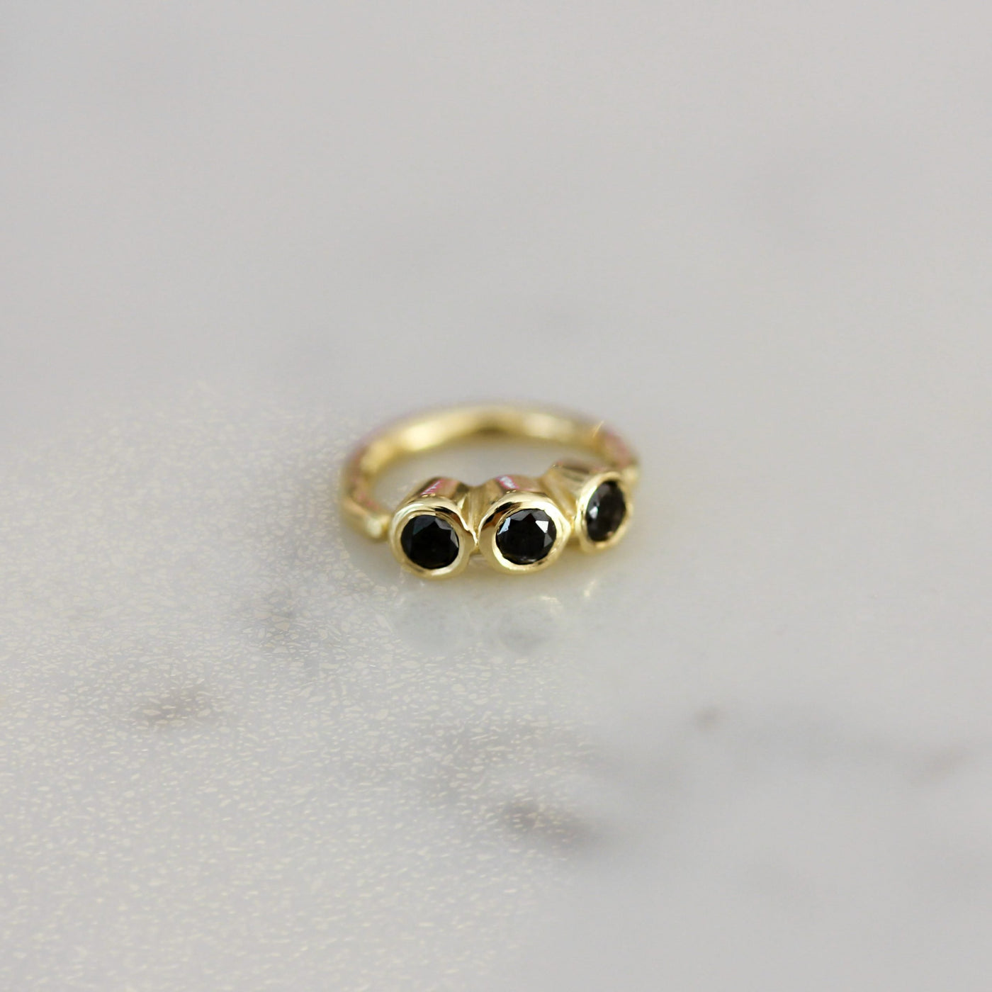 עגיל חישוק פירסינג גאיה יהלומים שחורים זהב 14K Earrings 