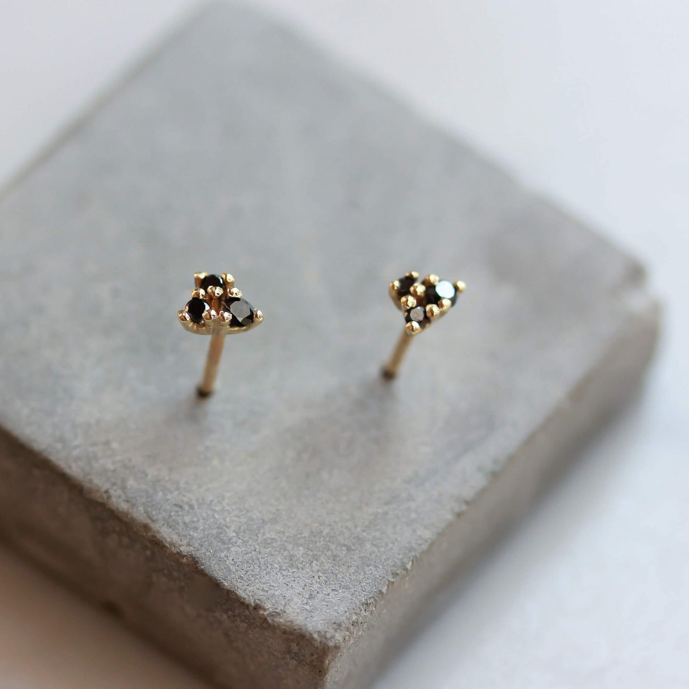 עגילי אריס טייני יהלומים שחורים זהב 14K Earrings 14K לבן