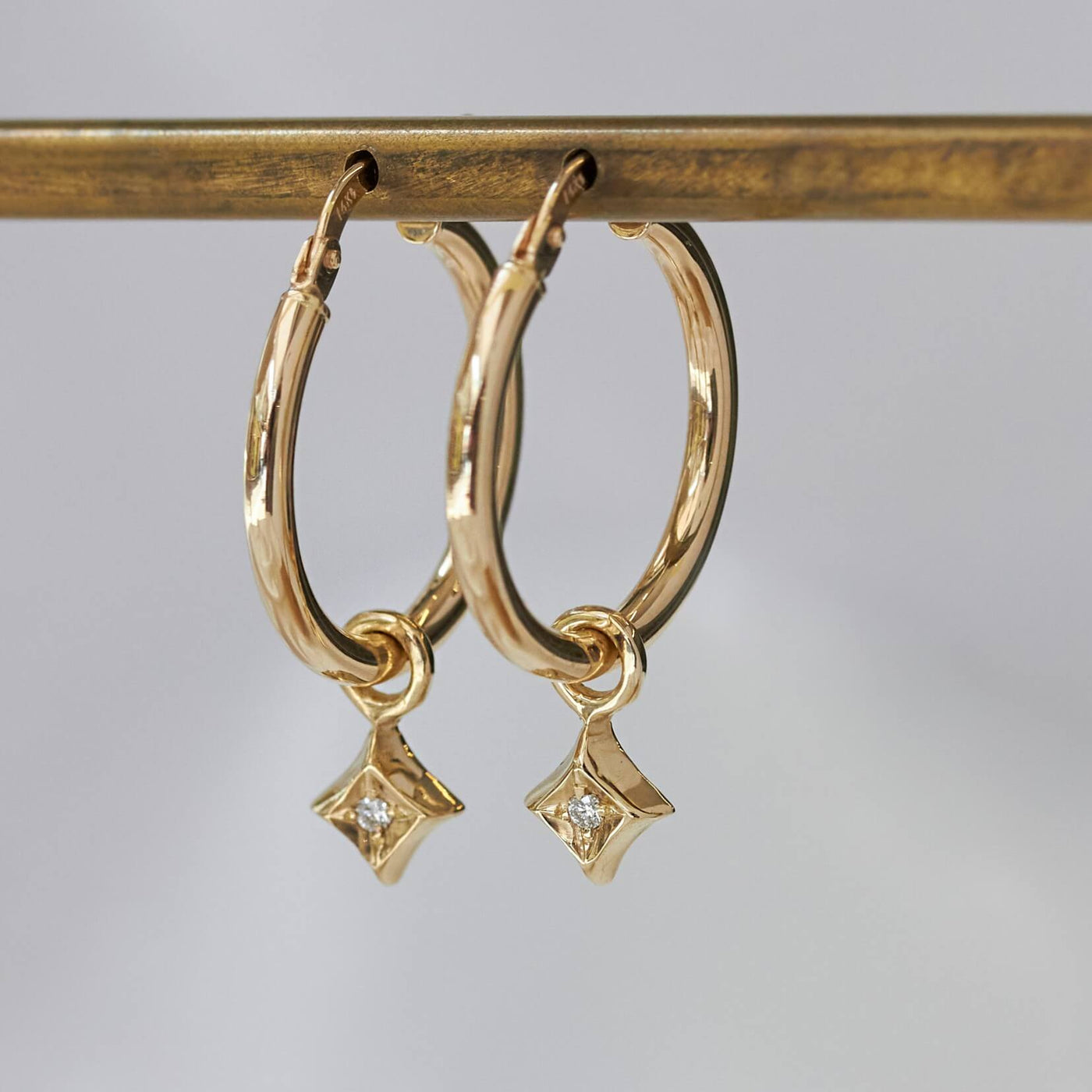 עגילי חישוק גדולים כוכב זהב 14K Earrings 