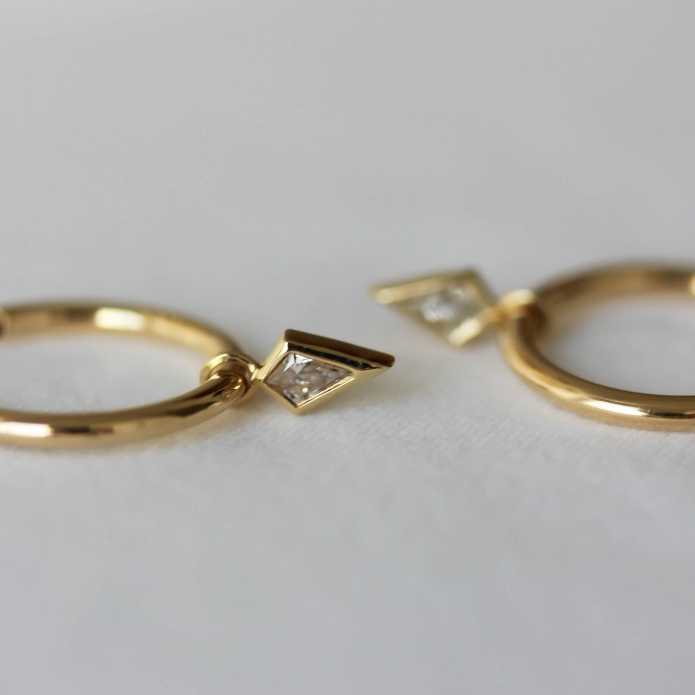 עגילי חישוק נינה יהלומים לבנים זהב 14K Earrings 