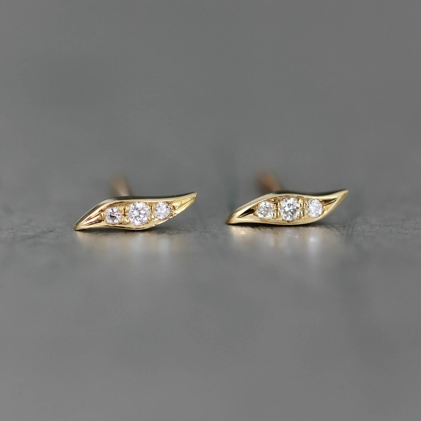 עגילי ליב משובצים יהלומים זהב 14K Earrings 14K צהוב