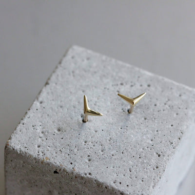 עגילי בומרנג חלק זהב 14K Earrings 