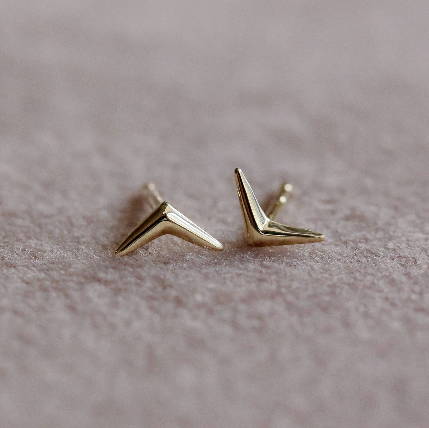 עגילי בומרנג חלק זהב 14K Earrings 