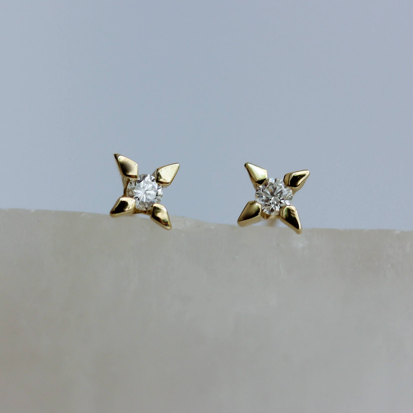 עגילי כוכב וגה צמודים זהב 14K Earrings 