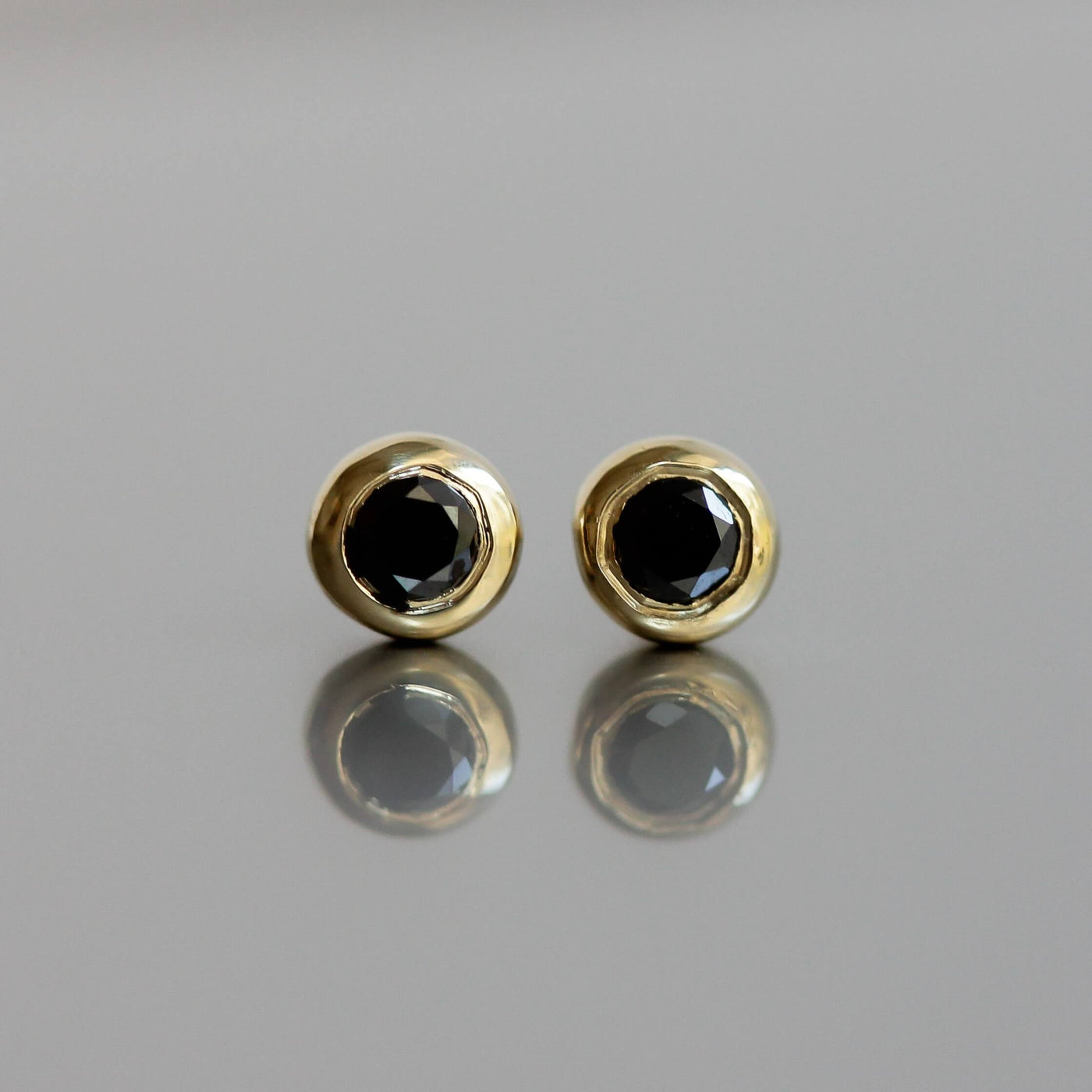 עגילי וונדי קטנים יהלומים שחורים זהב 14K Earrings 14K לבן