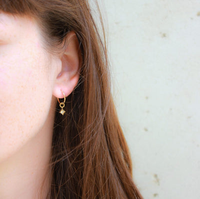 עגילי חישוק קטנים כוכב זהב 14K Earrings 