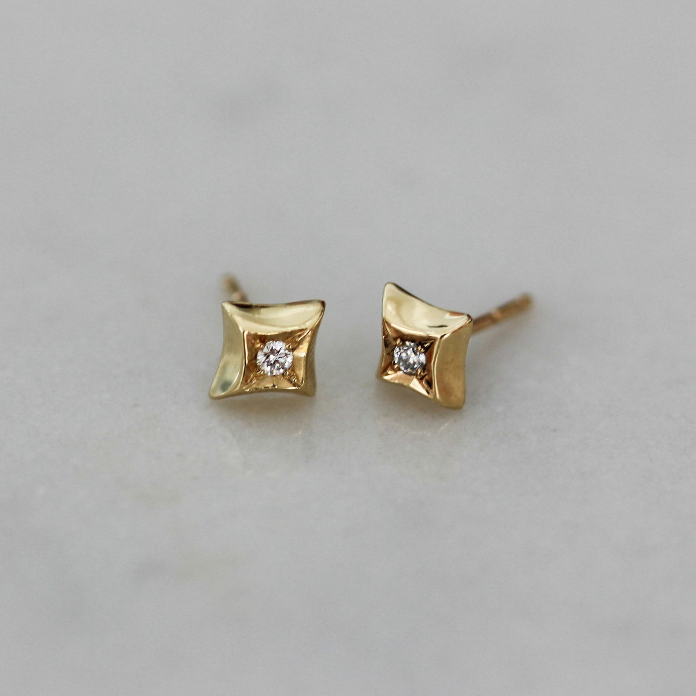 עגילי כוכב צמודים זהב 14K Earrings 