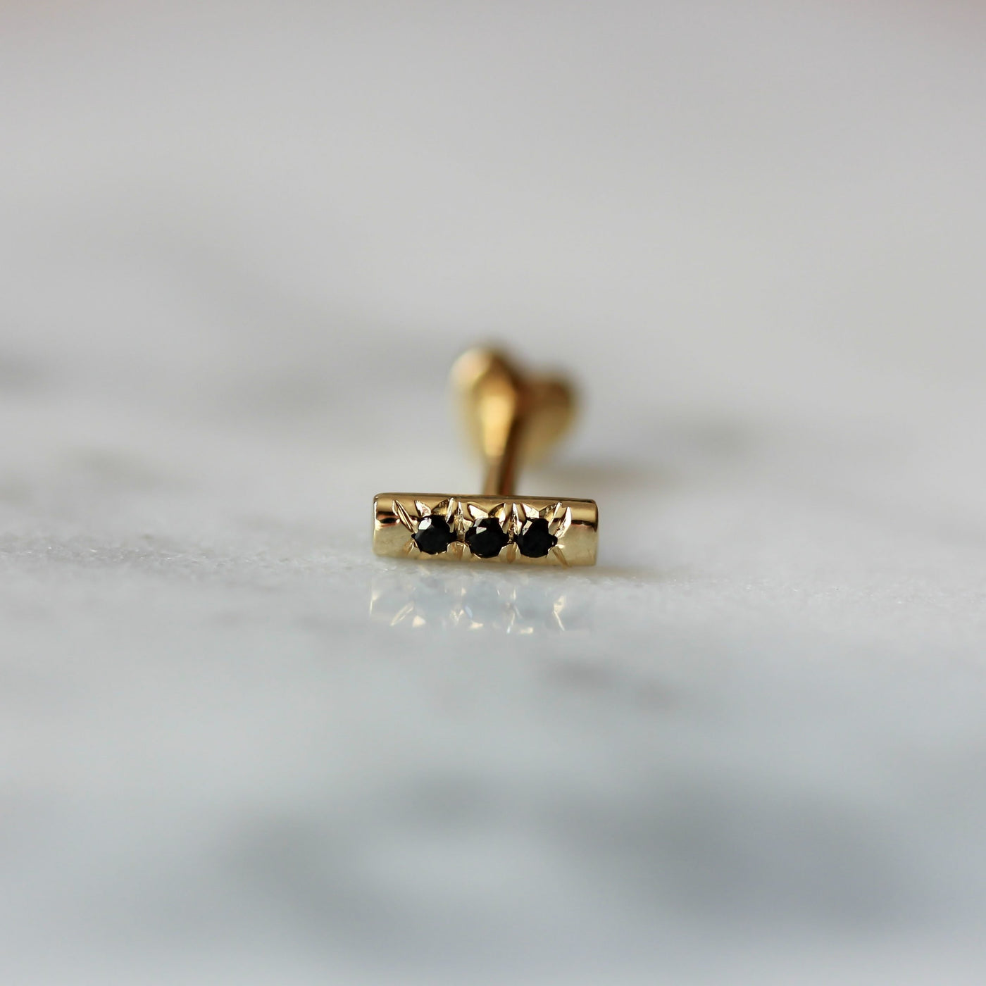 עגיל פירסינג דילן יהלומים שחורים זהב 14K Earrings 