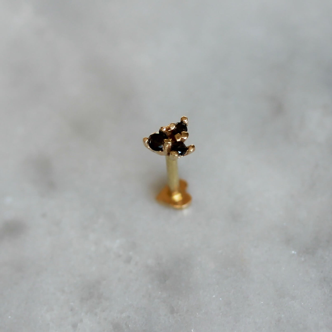 עגיל פירסינג אריס יהלומים שחורים זהב 14K Earrings 
