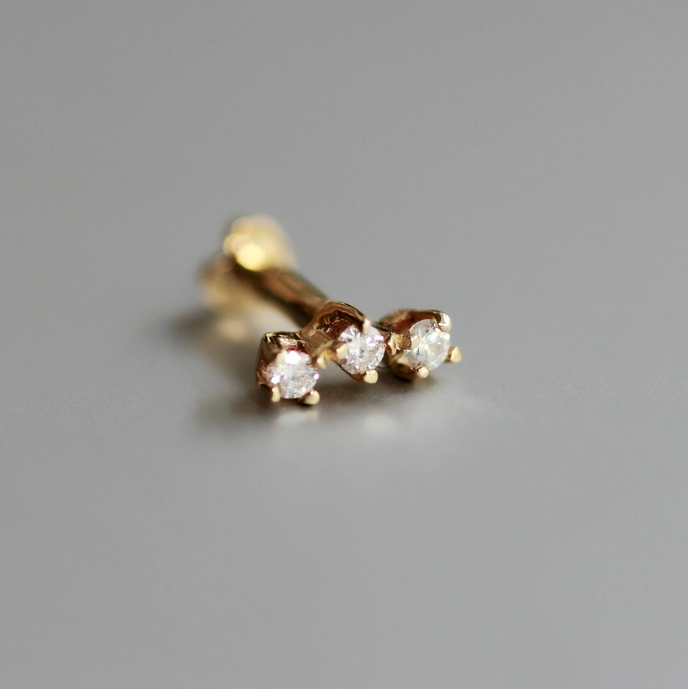 עגיל פירסינג בל יהלומים לבנים זהב 14K Earrings 