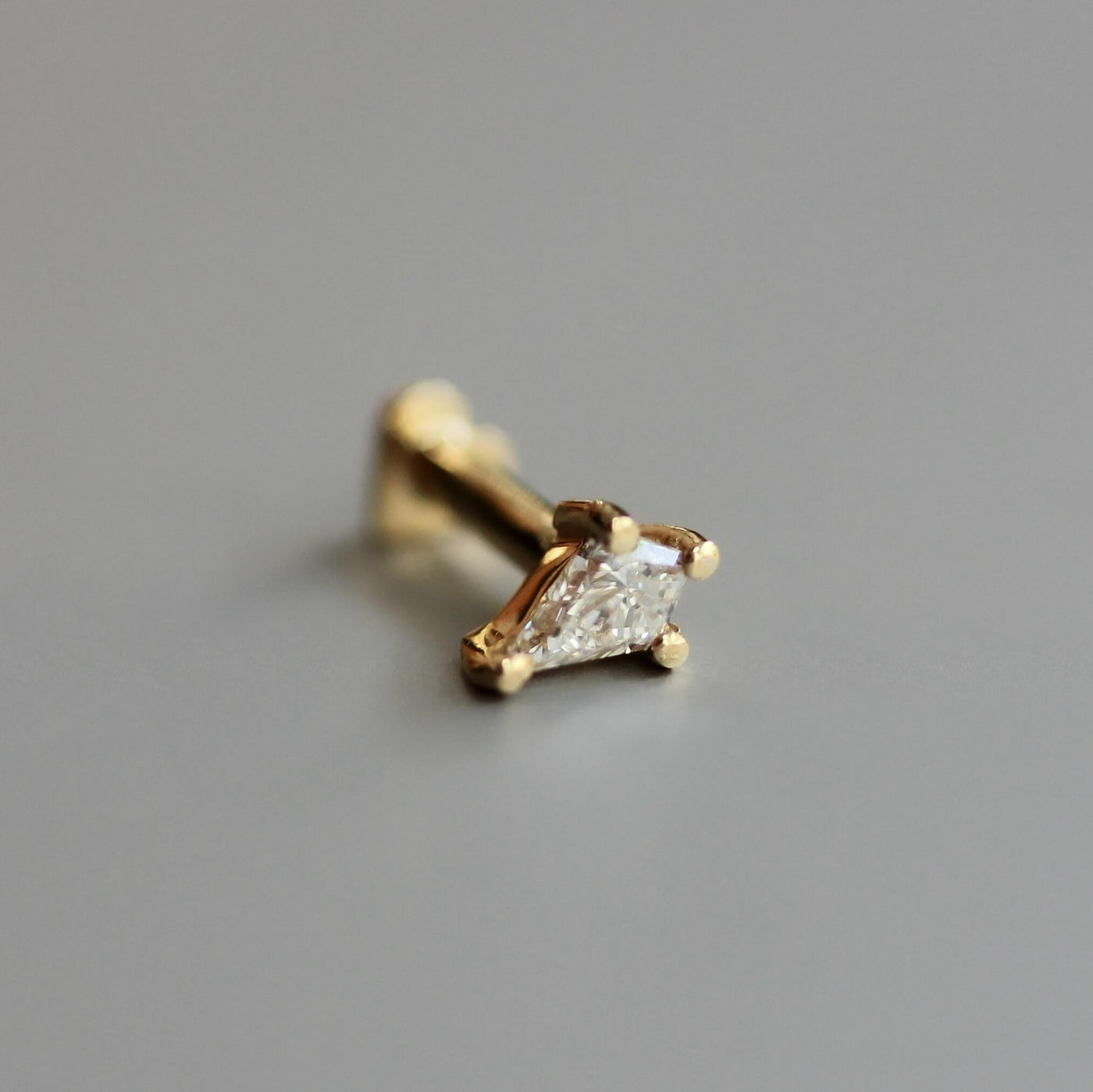 עגיל פירסינג ויק יהלום לבן זהב 14K Earrings 