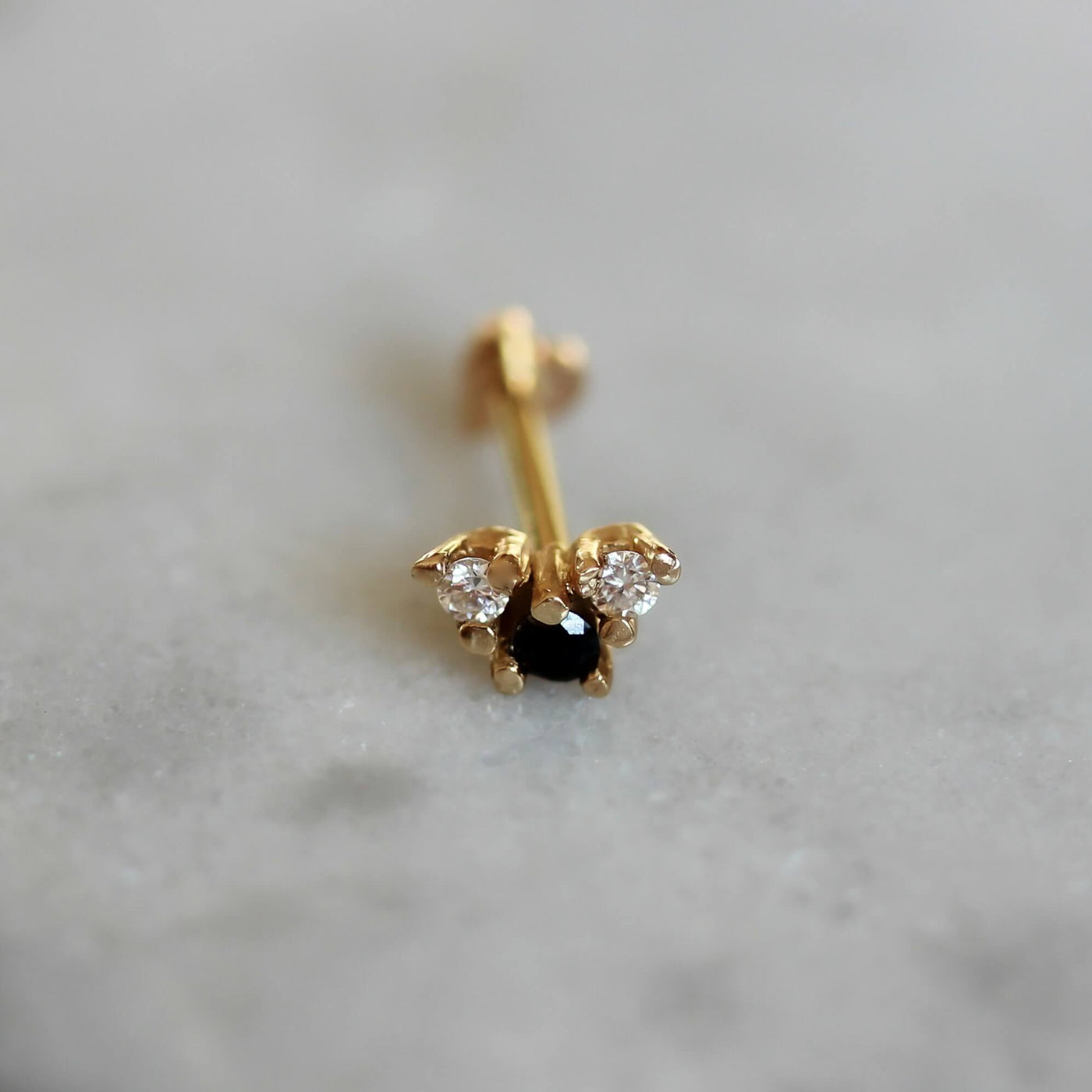 עגיל פירסינג מרקורי יהלום שחור ויהלומים לבנים זהב 14K Earrings 