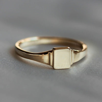 טבעת חותם פסים קטנה זהב 14K Rings 14K צהוב