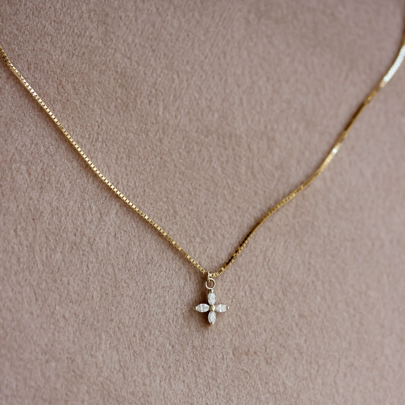 תליון לואיזה יהלומים לבנים לשרשרת זהב 14K Necklaces